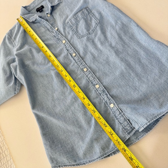 J. Crew Chambray Shirt Signature Fit Women’s S Blue Light Wash Cotton Button Up - Picture 16 of 16